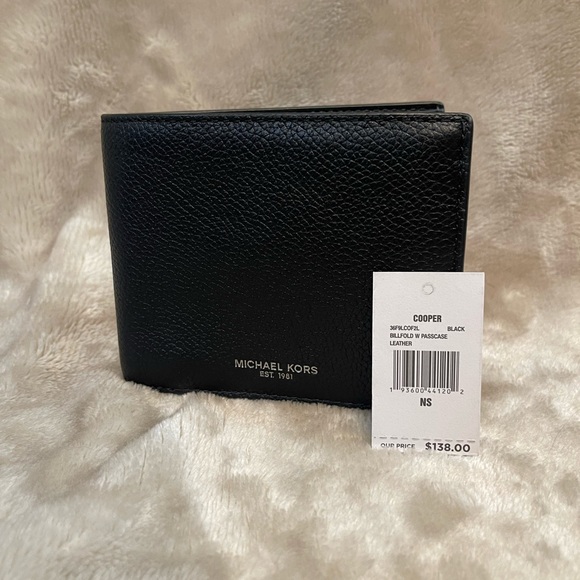 NWT Michael Kors Billfold with Pass Case - Picture 6 of 7